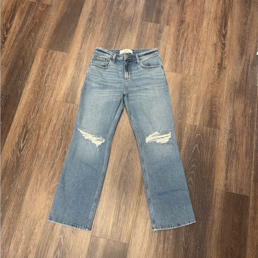 Hollister relaxed fit jeans. Size 4R